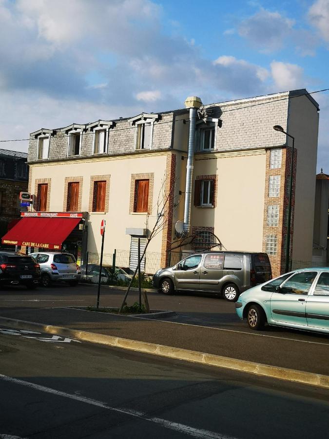 Cafe De La Gare Hotell Bessancourt Exteriör bild